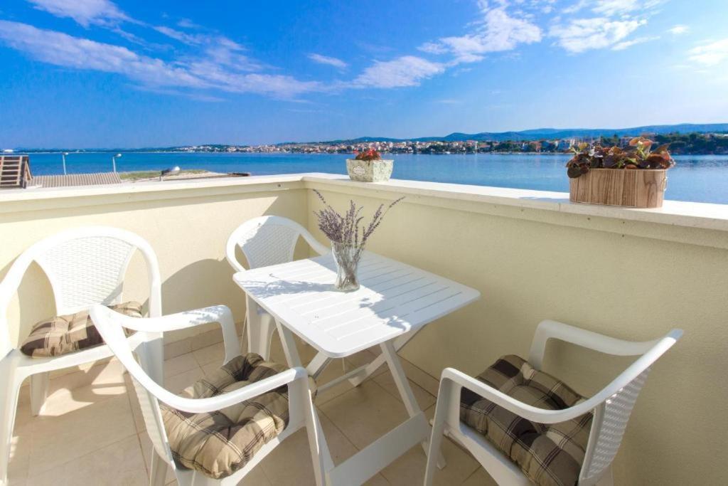 Appartamento Riva 2 Krapanj Esterno foto